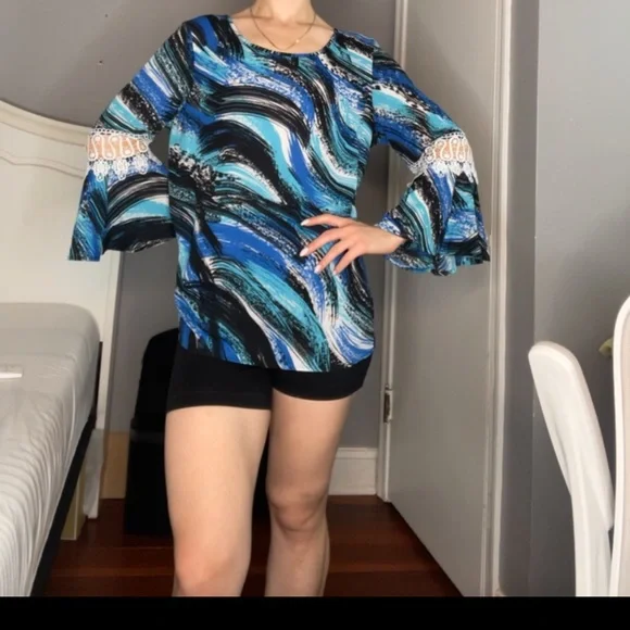 Blue patterned blouse - Picture 4 of 10